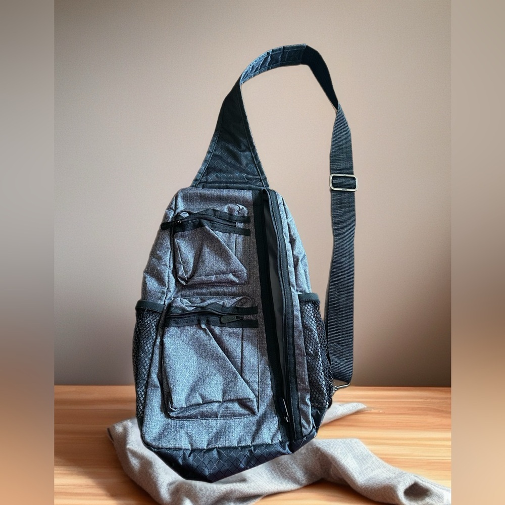 NWOT RARE Thirty-One Signature Sling Bag - NEVER USED (see details)